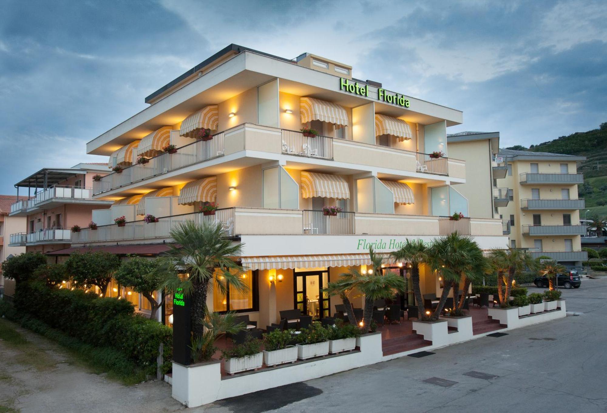 Hotel Florida Silvi Marina Exterior photo